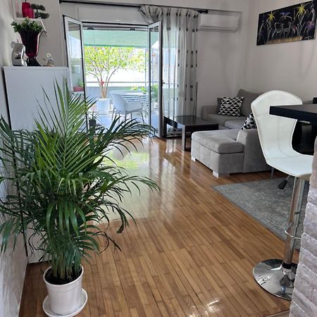 Modern Apartment In Athena Bagian luar foto