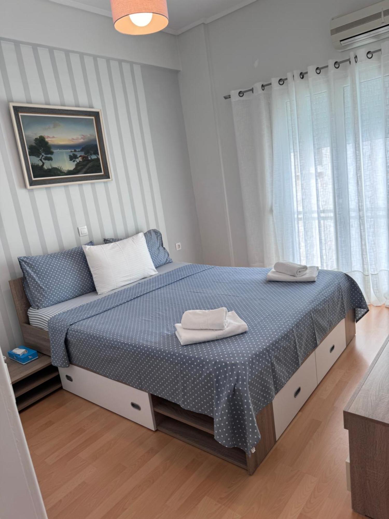 Modern Apartment In Athena Bagian luar foto