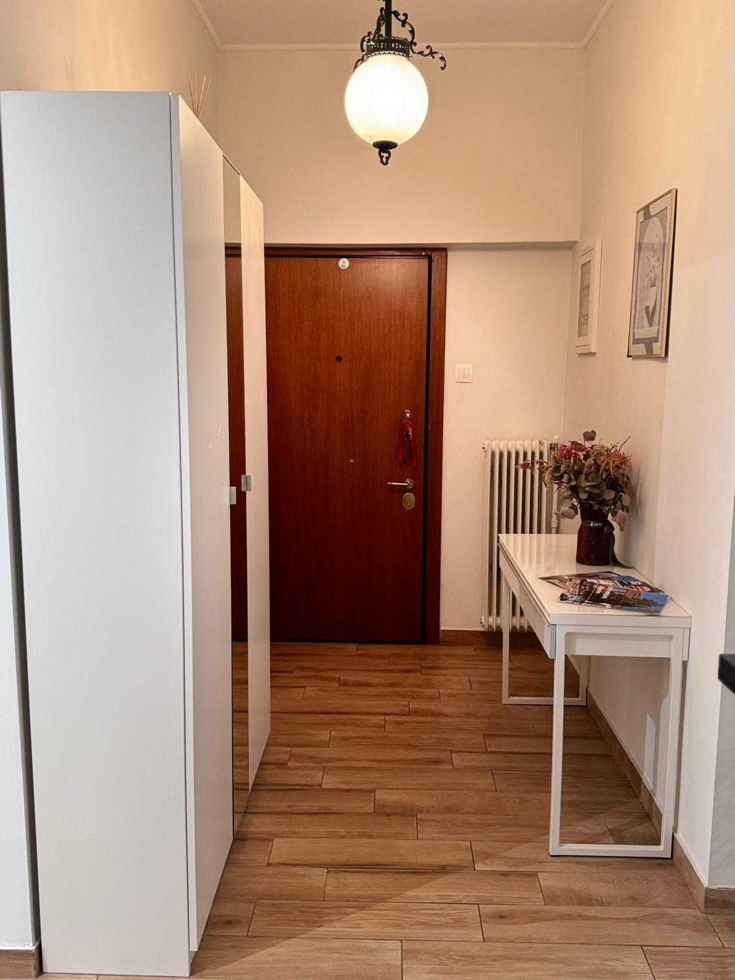 Modern Apartment In Athena Bagian luar foto