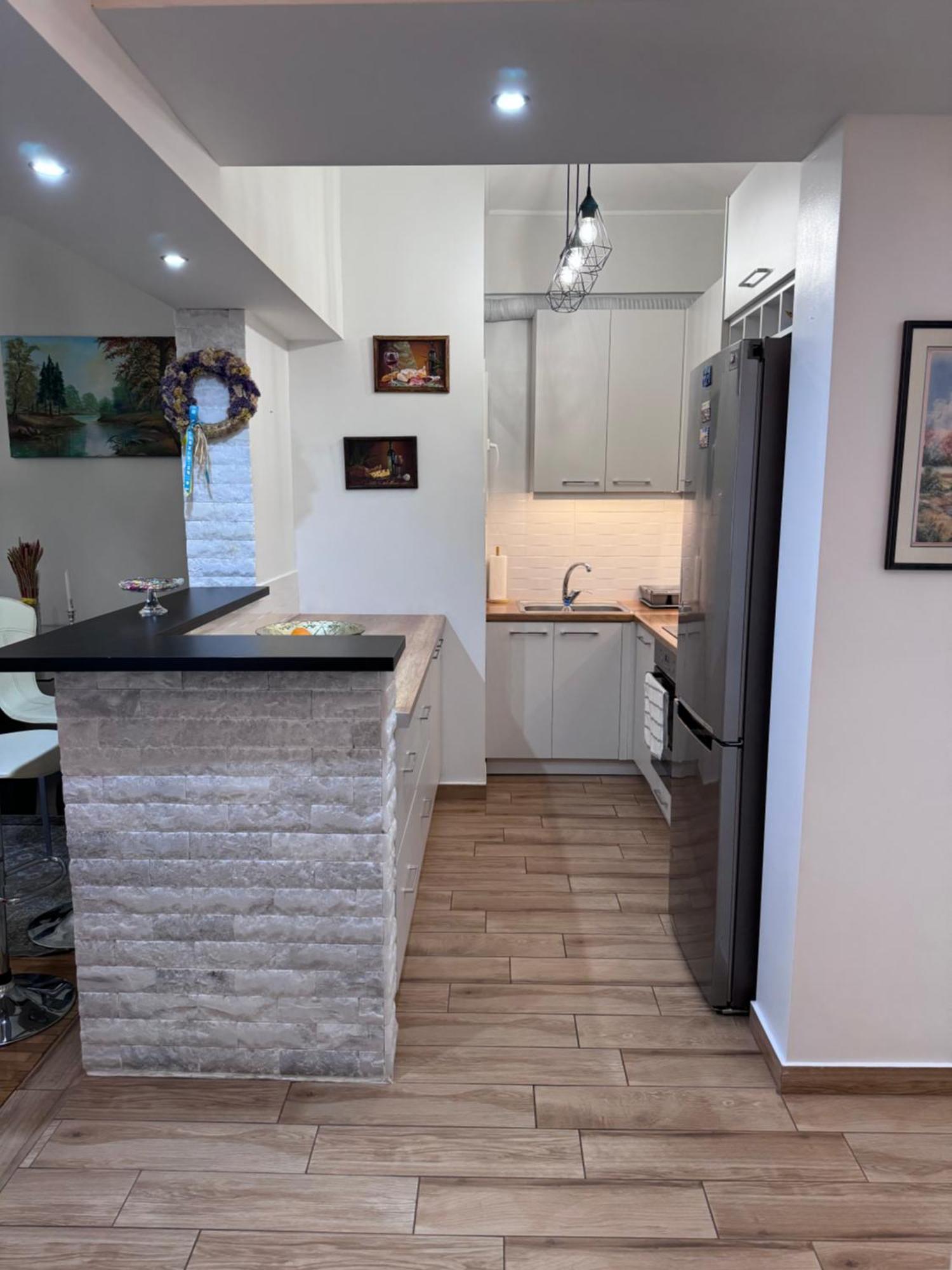 Modern Apartment In Athena Bagian luar foto