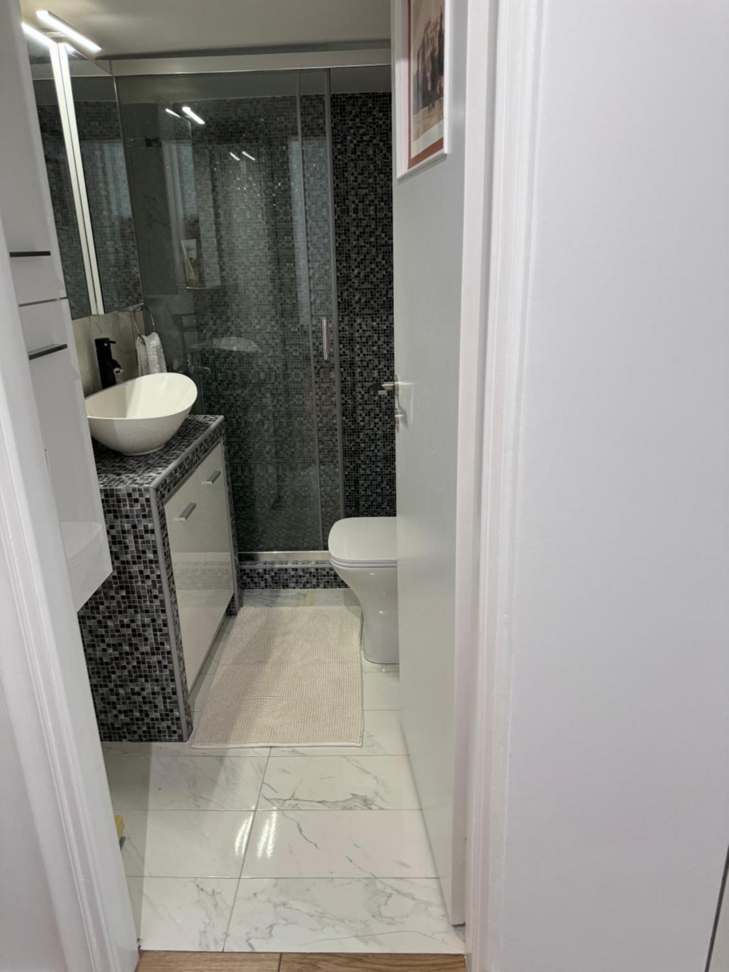 Modern Apartment In Athena Bagian luar foto